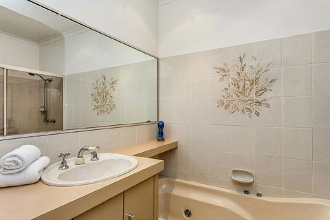 Fiesta Palms 6 Central Byron Bay - Yamba Accommodation 1