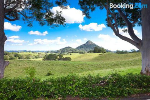 Sunrise At Sanquar Noosa Hinterland - Yamba Accommodation 3