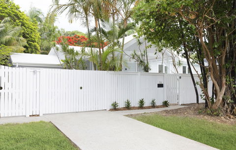 A PERFECT STAY Barrel & Branch Heart Of Town - Yamba Accommodation 0