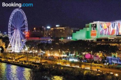 3br Stylish Apt CBD River & City Views SpaSaunaPoolWIFINetflix - Yamba Accommodation 3