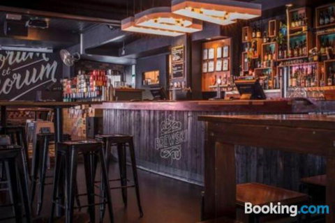 3br Stylish Apt CBD River & City Views SpaSaunaPoolWIFINetflix - Yamba Accommodation 1