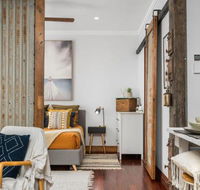 Black Beauty Studio - Yamba Accommodation