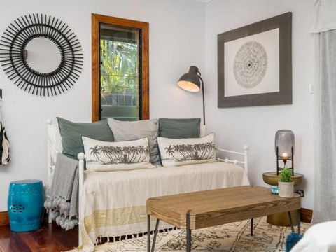 Black Beauty Studio - Yamba Accommodation 3