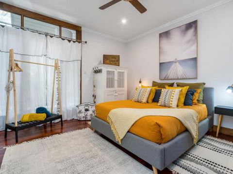 Black Beauty Studio - Yamba Accommodation 4