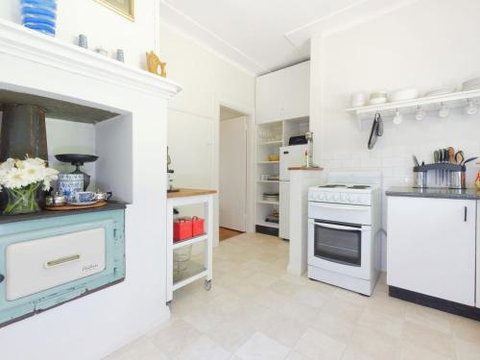 Redwood Cottage Burradoo Getaway Southern Highlands 4pm Check Out Sunday - Yamba Accommodation 4