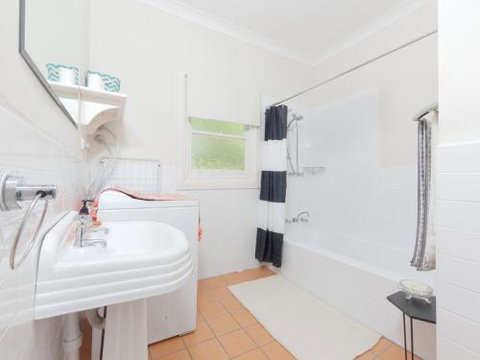 Redwood Cottage Burradoo Getaway Southern Highlands 4pm Check Out Sunday - Yamba Accommodation 3