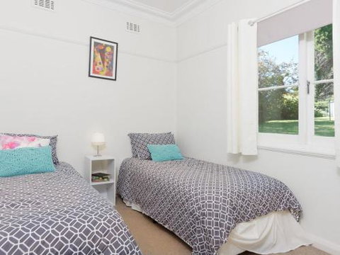 Redwood Cottage Burradoo Getaway Southern Highlands 4pm Check Out Sunday - Yamba Accommodation 2