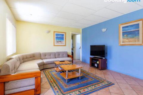 Perrumba Street Cottage - Yamba Accommodation 6
