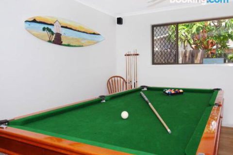Schirrmann 56 Four Bedroom Home On Canal With Pool Pontoon Aircon & WiFi! - Yamba Accommodation 6