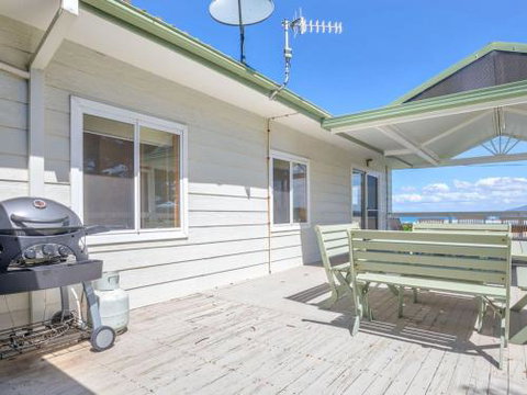 FRESHWATER Gerroa 4pm Check Out Sundays - Yamba Accommodation 0