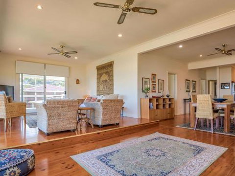 FRESHWATER Gerroa 4pm Check Out Sundays - Yamba Accommodation 4