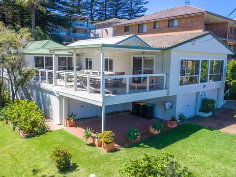 FRESHWATER Gerroa 4pm Check Out Sundays - Yamba Accommodation 1