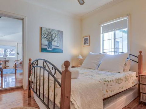 FRESHWATER Gerroa 4pm Check Out Sundays - Yamba Accommodation 2