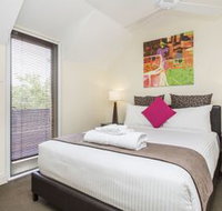 Sydney Harbor Town Houses Longs Ln - Yamba Accommodation