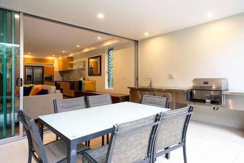 Your Place At Belongil Beach - Yamba Accommodation 3