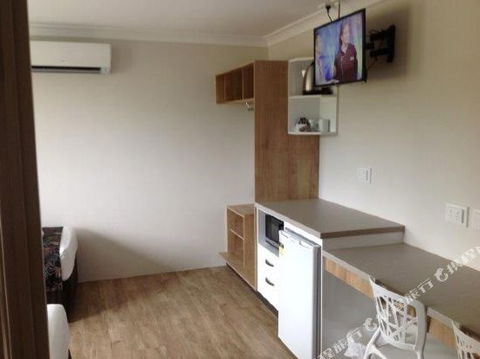 BEST WESTERN CASTLE LODGE MOTEL - Yamba Accommodation 0