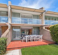 Number 4 James Cook Apartments - Yamba Accommodation