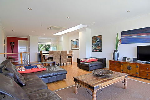A Perfect Stay - 3 James Cook Apartments - Yamba Accommodation 5