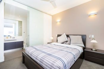 Executive Studio Inner City Apartment - Yamba Accommodation 4