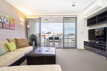 Executive Studio Inner City Apartment - Yamba Accommodation 1