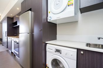 Executive Studio Inner City Apartment - Yamba Accommodation 5