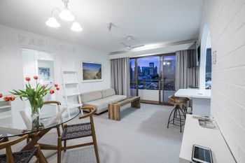 1 BR Park Breathtaking Sydney Skyline - Yamba Accommodation 0
