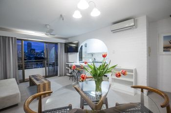 1 BR Park Breathtaking Sydney Skyline - Yamba Accommodation 4