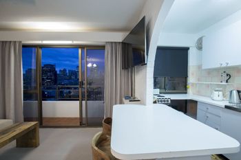 1 BR Park Breathtaking Sydney Skyline - Yamba Accommodation 6
