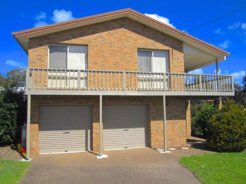 BAROONA By THE BEACH - Yamba Accommodation 4