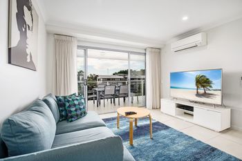 Cotton Tree Modern Apartment - Yamba Accommodation 0