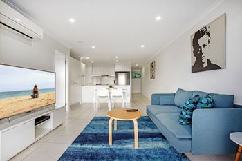 Cotton Tree Modern Apartment - Yamba Accommodation 2