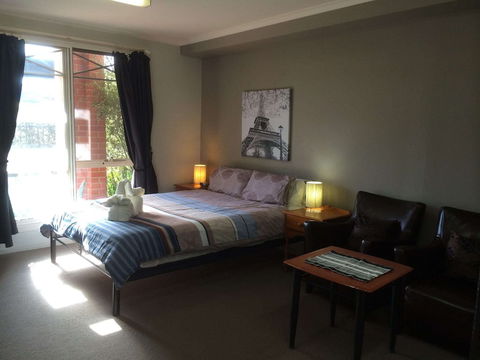 Box Hill Studios 4 At Canterbury Gardens - Yamba Accommodation 4