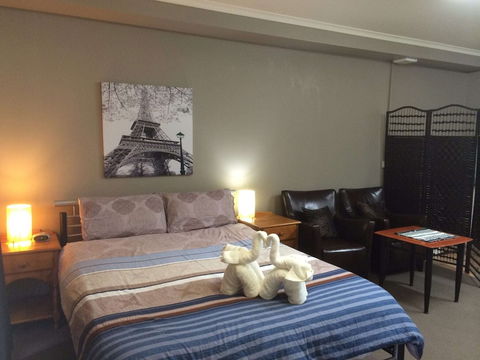 Box Hill Studios 4 At Canterbury Gardens - Yamba Accommodation 6