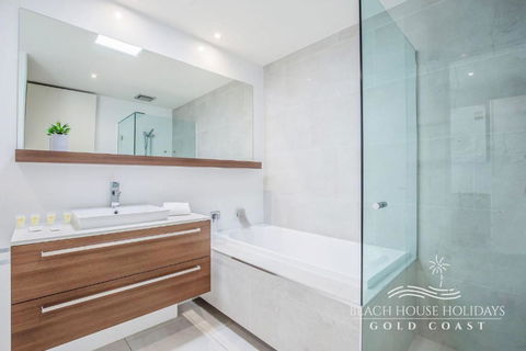 Absolute Beachfront Holiday House - Yamba Accommodation 3