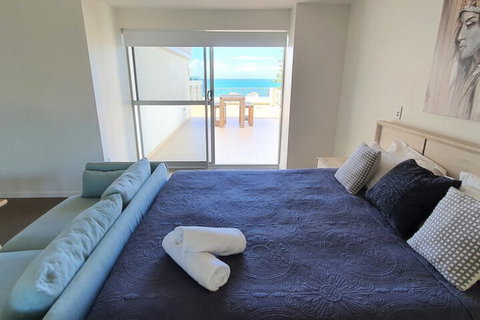 Surfers Chalet - Yamba Accommodation 7