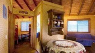 Straddie Bungalows - Yamba Accommodation 1