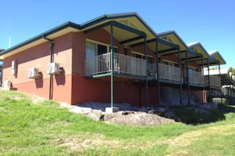 Tenterfield Golf Club Fairways Lodge - Yamba Accommodation 0