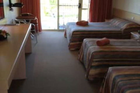 Tenterfield Golf Club Fairways Lodge - Yamba Accommodation 4