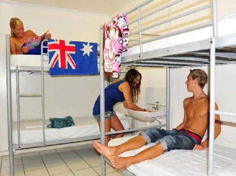 Flying Monkey Backpackers - Yamba Accommodation 0