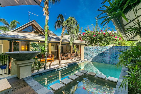 Your Luxury Escape - Amala Villa - Yamba Accommodation 1