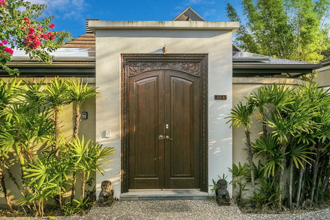 Your Luxury Escape - Amala Villa - Yamba Accommodation 0
