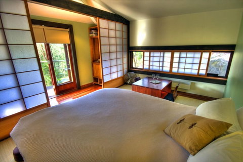 Qdos Arts - Yamba Accommodation 1