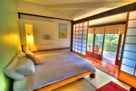 Qdos Arts - Yamba Accommodation 4