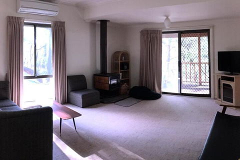 The Ledge Holiday House - Yamba Accommodation 6