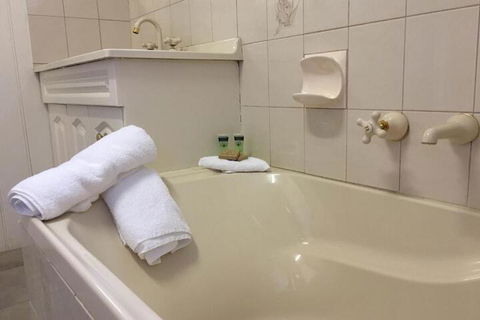 The Ledge Holiday House - Yamba Accommodation 5