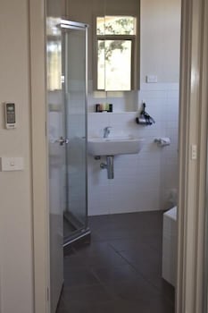 Central Shepparton Apartments - Yamba Accommodation 5
