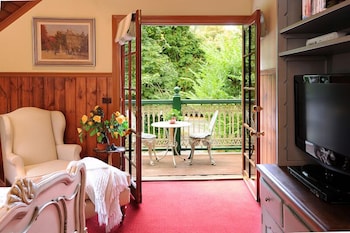 Mary Card's Coach House - Yamba Accommodation 5