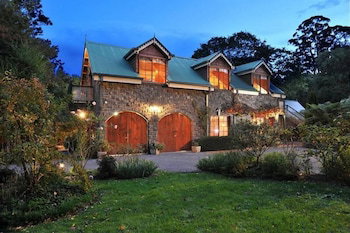 Mary Card's Coach House - Yamba Accommodation 0