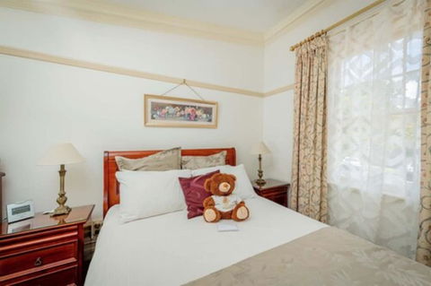 Cobb & Co Court Boutique Hotel - Yamba Accommodation 1