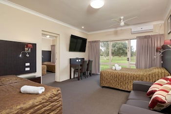 Australian Homestead - Yamba Accommodation 6
